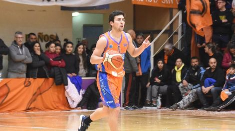 Los Andes | Franco Sampaulise, la gran figura de Rivadavia con 24 puntos, 6 triples y 7 rebotes. Magistral. / Gentileza: Soy del Este.