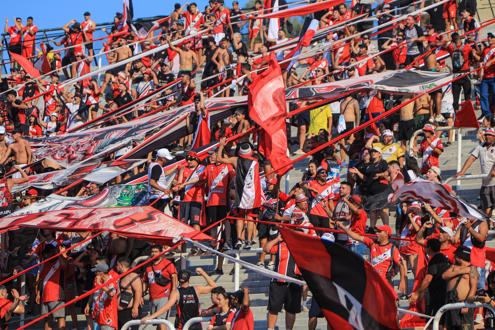 Tras su cruce y derrota frente al Tomba en el estadio Malvinas Argentinas, donde el Cruzado fue local, este domingo vuelve a calle Vergara donde recibir&aacute; a Colegiales.&nbsp;