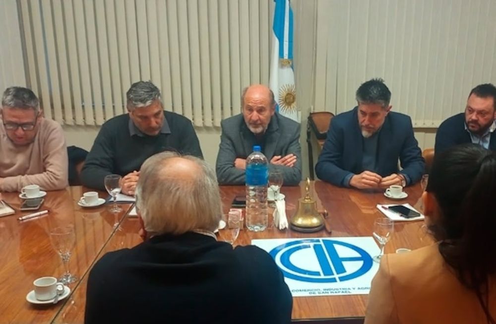 El Directorio de la Cámara de Comercio, Industria y Agropecuaria de San Rafael recibió el miércoles al ministro de Producción de Mendoza, Rodolfo Vargas Arizu.