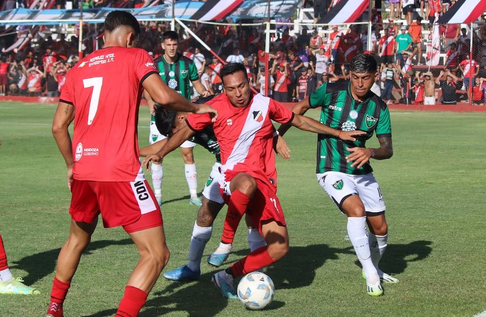 Por la cuarta fecha de la Primera Nacional, Maipú cayó por 2-0 con San Martín de San Juan. Cuarta derrota consecutiva del Cruzado. / Gentileza: Prensa CDM.