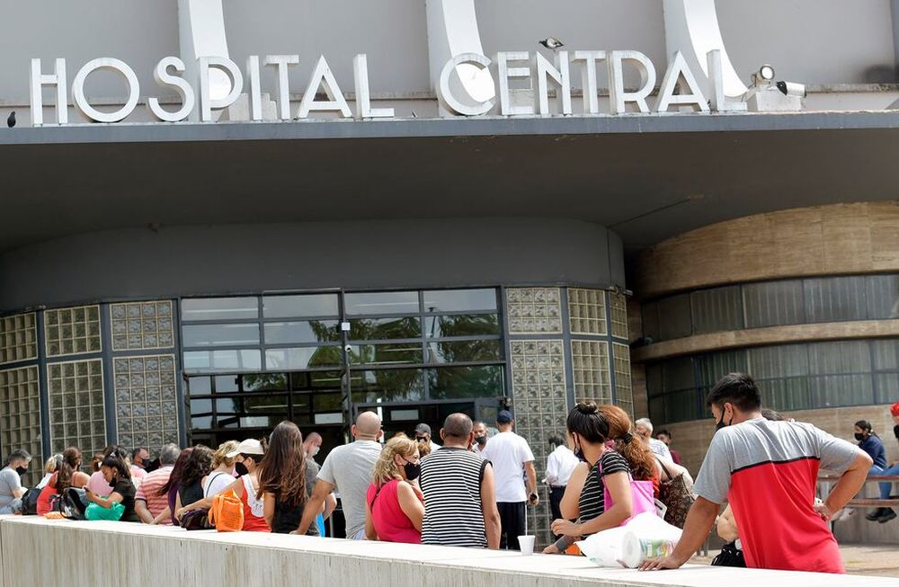 El centro de trasplantes estará ubicado en el segundo piso del hospital Central, en la esquina de Salta y Alem, de Ciudad. Foto: Los AndesFoto: Orlando Pelichotti