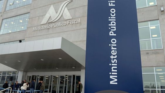 El edificio del Ministerio Público Fiscal donde funciona la Fiscalía de Delitos contra la Integridad Sexual. Estuvieron presentes el presidente de la Suprema Corte de Justicia, Dalmiro Garay; el presidente de la Cámara de Diputados, Andrés Lombardi; la presidenta provisional del Senado, Natalia Eisenchlas; el procurador general del Ministerio Público Fiscal, Alejandro Gullé; la defensora general del Ministerio Público de la Defensa y Pupilar, Cecilia Saint Andrés; el ex gobernador, Alfredo Cornejo y el ministro de Planificación e Infraestructura Pública, Mario Isgro. Prensa de Gobierno de Mendoza