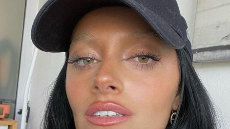 Oriana Sabatini cautiva con sus looks más modernos y extraños