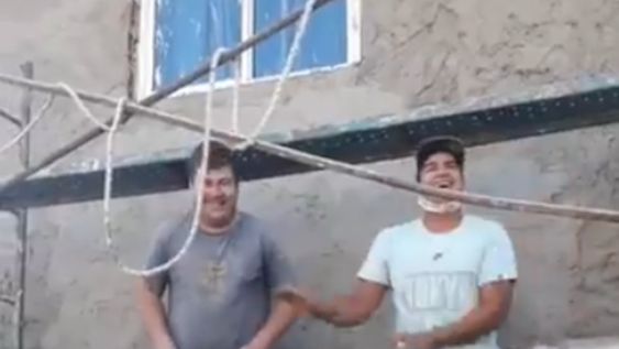 El divertido baile de los albañiles que es furor en las redes