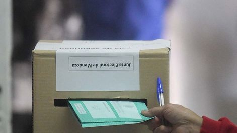 Los Andes | El color de las elecciones en Mendoza: el hombre que quiso votar a Messi y el “universo paralelo” de los turistas. Foto: José Gutierrez / Los Andes