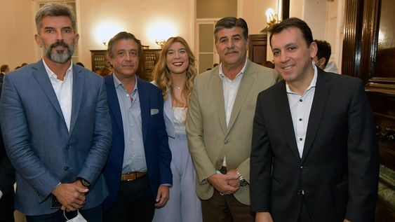 28 de abril 2022 Mendoza  PolíticasAsumieron los Diputados Provinciales en el LegislaturaEn la foto Ulpiano Suarez, Víctor Ibáñez, Giuliana Diaz, Mario Abed y Tadeo García Zalazar Foto: Orlando Pelichotti / Los Andes