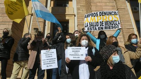 El gremio que nuclea a trabajadores de la Salud se manifestó en contra de la oferta salarial. Foto: Ignacio Blanco / Los Andes