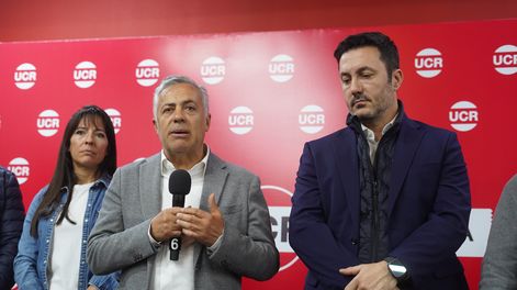 La candidata radical Pamela Verasay junto al gobernador Alfredo Cornejo y el ministro Luis Petri.