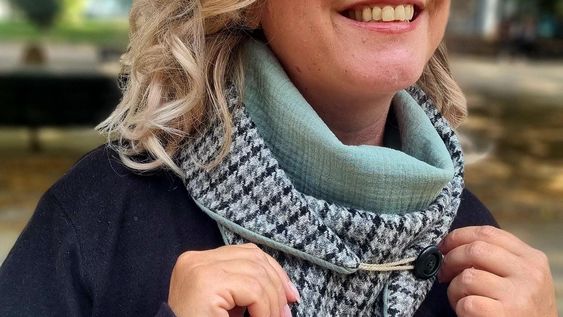 el fin de los collares y panuelos: este es el accesorio para el cuello que sera tendencia en el otono 2026