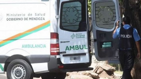 San Martín: motociclista chocó un montículo de tierra, cayó del rodado y murió