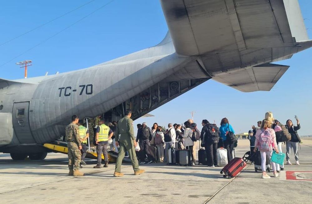Operativo Regreso seguro para argentinos en Israel. En la foto, el avión Hércules. (X @CancilleriaARG)