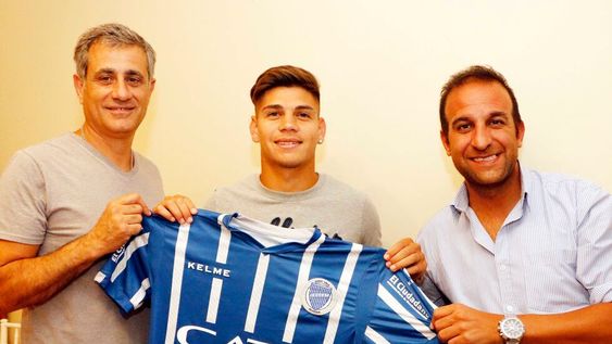 Iván Smith firmó su contrato con el Tomba y se esperan dos refuerzos más