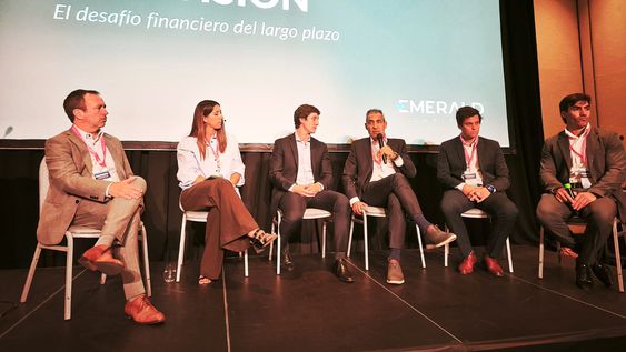 El panel invertir con visión contó con la participación de referentes de diversos sectores. El panel invertir con visión contó con la participación de referentes de diversos sectores.