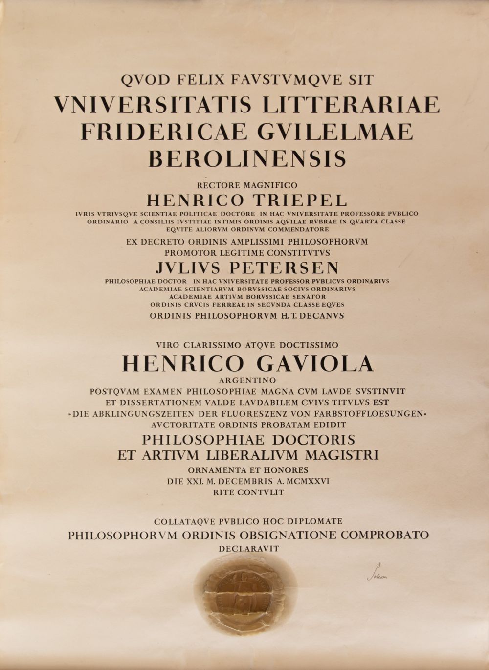 Mentes brillantes. Semestre de invierno 1924-1925, en la Universidad Friedrich Wilhelm de Berlin. El tercer curso es el de Einstein, y podemos ver su firma en la columna de la derecha. Hay tres premios Nobel en esta sola página, más una que debió ganarlo (Lisa Meitner, sexto curso).