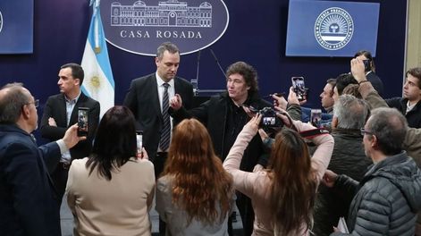 La libertad de prensa cayó a su nivel más bajo en 25 años y Argentina retrocedió 11 puestos.