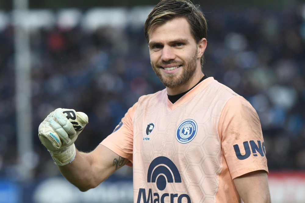 Ezequiel Centuri&oacute;n quiere quedarse en Independiente Rivadavia, pero su futuro est&aacute; en duda