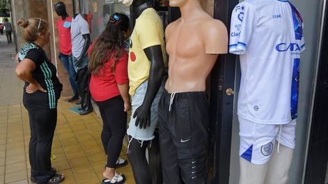 Nueva promo del Banco Nación con descuentos en la compra de indumentaria. Foto: Orlando Pelichotti