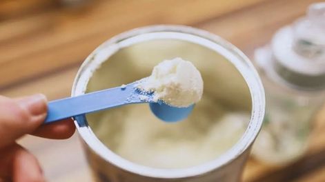 El reciclaje de latas de leche es una actividad esencial para promover la sostenibilidad ambiental y disminuir la acumulación de desechos.