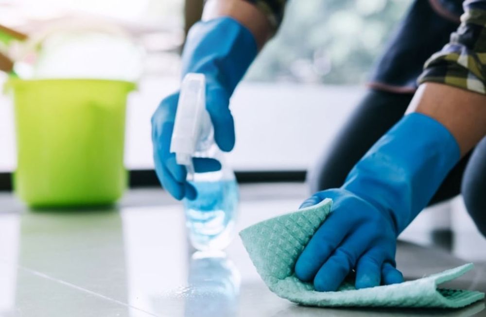 Aumento y pago doble para empleadas domésticas y niñeras este mes: ¿cuánto se va a cobrar?