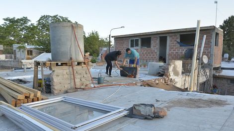 Los Andes | Jesica y su marido Lucas habían empezado a edificar en la planta alta una vivienda familiar. El Zonda se llevó todo, literalmente. | Foto: Los Andes
