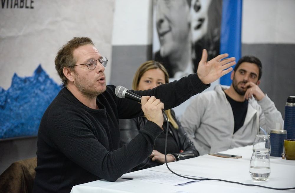 Lucas Ilardo en su charla Derribando Mitos. Gentileza Prensa PJ