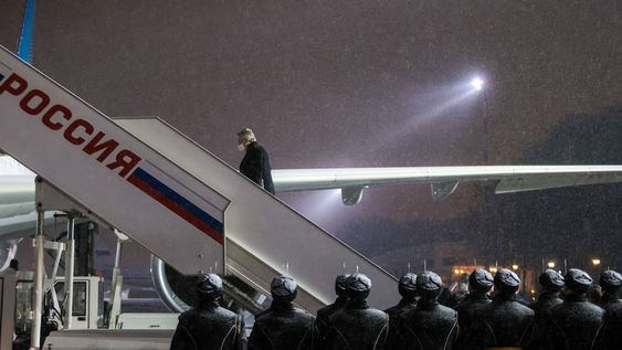 alberto fernández dejando Rusia para emprender su vuelo a China.