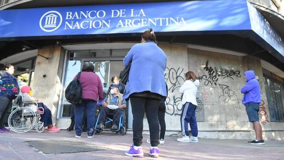 No más planes sociales, el Gobierno Nacional anunció que habrá reconversiones hacia programas de empleo, pero descartó un ajuste en el marco del acuerdo con el FMI. Foto: Mariana Villa / Los Andes