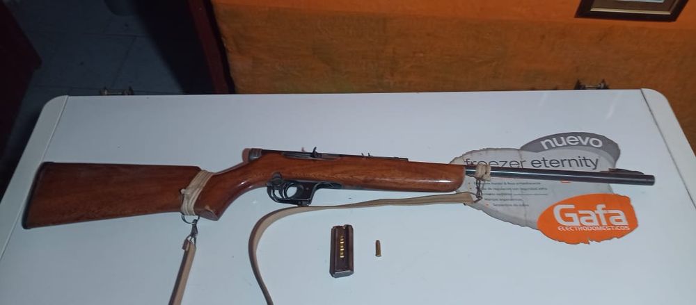 Una de las armas secuestradas en el Este. / Ministerio de Seguridad y Justicia.