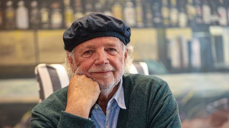 Francis Mallmann creó en 1884 una propuesta que une cocina de autor y tradición mendocina en un entorno histórico.