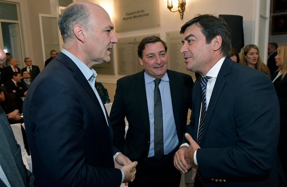 El gobernador Rodolfo Suárez dio el último discurso de apertura de la Asamblea Legislativa 2023 en la Legislatura de Mendoza Omar Carmona, Omar Parisi y Omar de MarchiFoto: Orlando Pelichotti
