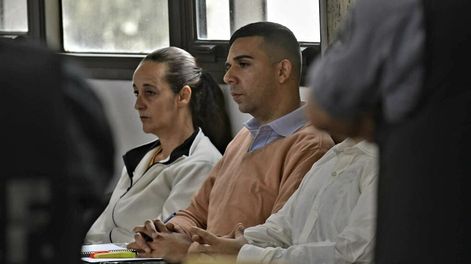 Los Andes | Viviana Sacolle y su hijos Gastón Curi, imputados por el  secuestro y asesinato de Diego Aliaga. Foto: Orlando Pelichotti - Los Andes.