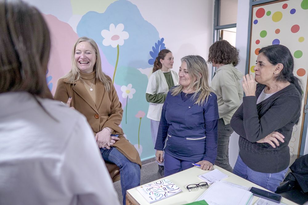 El hospital Schestakow de San Rafael, decidió sumarse a la Hora silenciosa. Iniciará la estrategia por una de sus áreas: el Laboratorio de Análisis Clínicos y Biología Molecular. La vicegobernadora, Hebe Casado, en la presentación del espacio. 