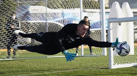 El arquero de la selección Argentina Franco Armani no pudo viajar a Colombia por seguir dando positivo para COVID-19