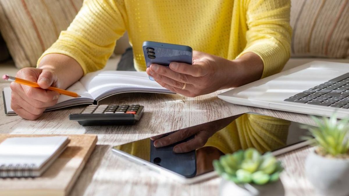 Según la psicología, quienes nacieron en hogar de clase media repiten 4 costumbres económicas en la actualidad