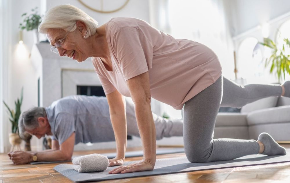 El yoga intenta poses sin exigir el cuerpo en exceso.