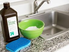 Utilizada correctamente en la limpieza, permite mantener estos espacios críticos de la cocina en condiciones higiénicas óptimas.