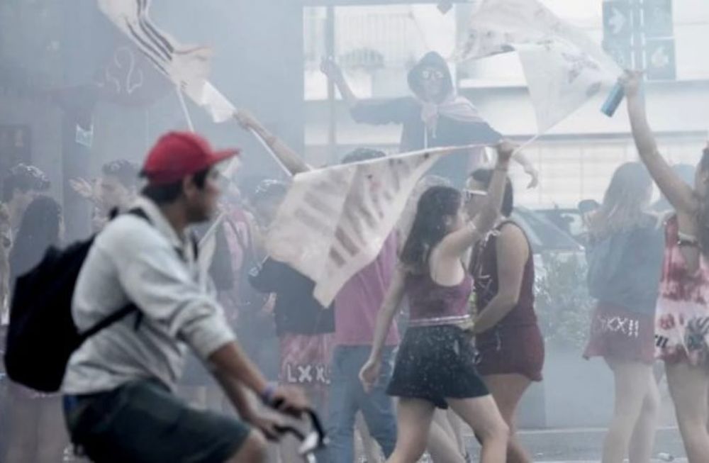 Ya es un festejo tradicional: los adolescentes que comienzan el quinto año se juntan a celebrar las vísperas del inicio de clases y, por lo general, llegan sin haber dormido y ebrios al primer día de cursado. Habrá operativos para prevenir excesos, y piden control de padres.