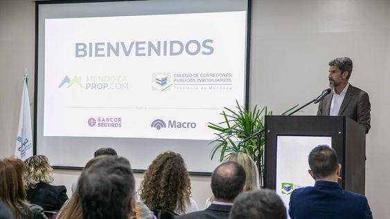 Ulpiano Suarez participó de un nuevo aniversario del portal Mendozaprop
