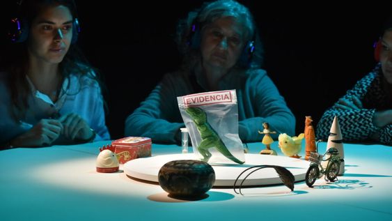 El estado de las cosas, particular obra de teatro y objetos de la compañía cordobesa BiNeural Monokultur. Foto: Ludmila Rossetti.