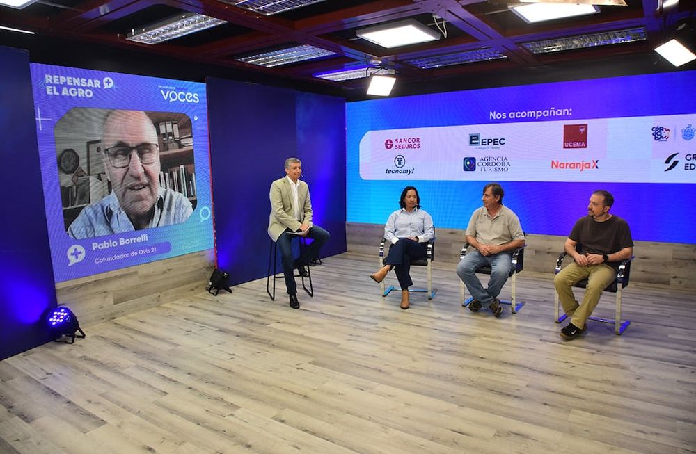 Pablo Borrelli, de Ovis 21, participó en forma remota. En estudio estuvieron Paola Díaz (Aapresid), Julio Priotti (AGD) y Javier Ventura (Monte Buey Agropecuaria). (Foto: Pedro Castillo / La Voz)