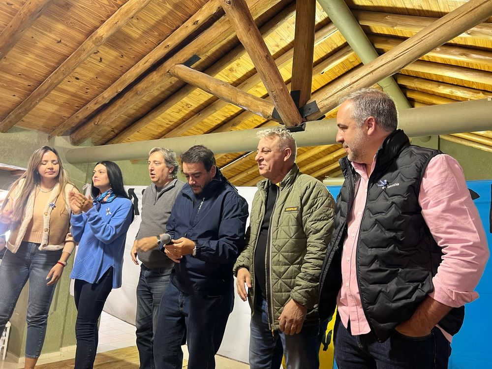 L'ex sindaco di San Martín Jorge Giménez al suo ritorno al Partito Giustizialista.