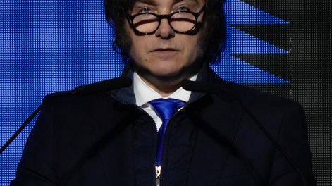 El presidente participó del almuerzo de las Fuerzas Vivas y, al ingresar al salón, omitió el saludo al jefe comunal. Félix consideró que la visita tuvo un “fin político”.