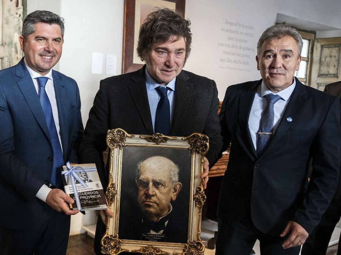 El presidente Javier Milei presentó el Plan Nacional de Alfabetización en la provincia de San Juan y, en su discurso, sostuvo que las ideas de la izquierda que empobrecieron al país son las mismas que negaron y demonizaron a (Domingo Faustino) Sarmiento\. FOTO NA El presidente Javier Milei presentó el Plan Nacional de Alfabetización en la provincia de San Juan y, en su discurso, sostuvo que las ideas de la izquierda que empobrecieron al país son las mismas que negaron y demonizaron a (Domingo Faustino) Sarmiento\. FOTO NA