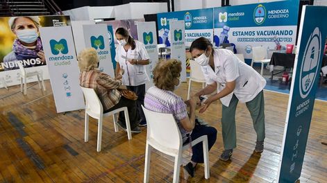 Los Andes | Lanzan campaña combinada de vacunación para gripe, Covid y sarampión. Se hará en los centros ya instalados.Foto: Orlando Pelichotti/ Los Andes