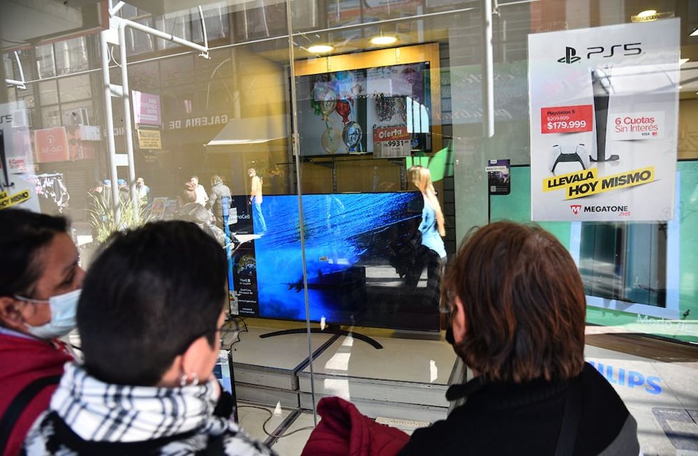 Los jubilados pueden acceder a programas de Beneficios distintos para sumar reintegros, aportes y descuentos. Foto: (Pedro Castillo / La Voz)