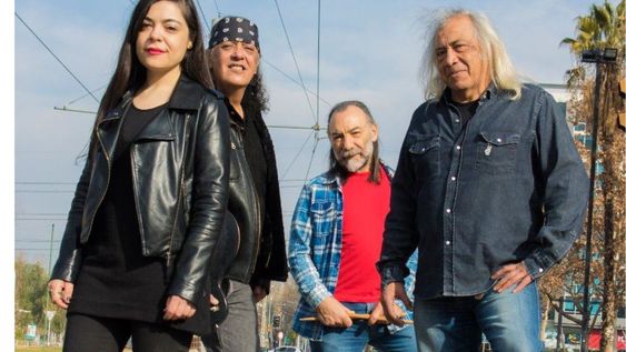 Banda integrada, entre otros, por Carlos Casciani (al centro).