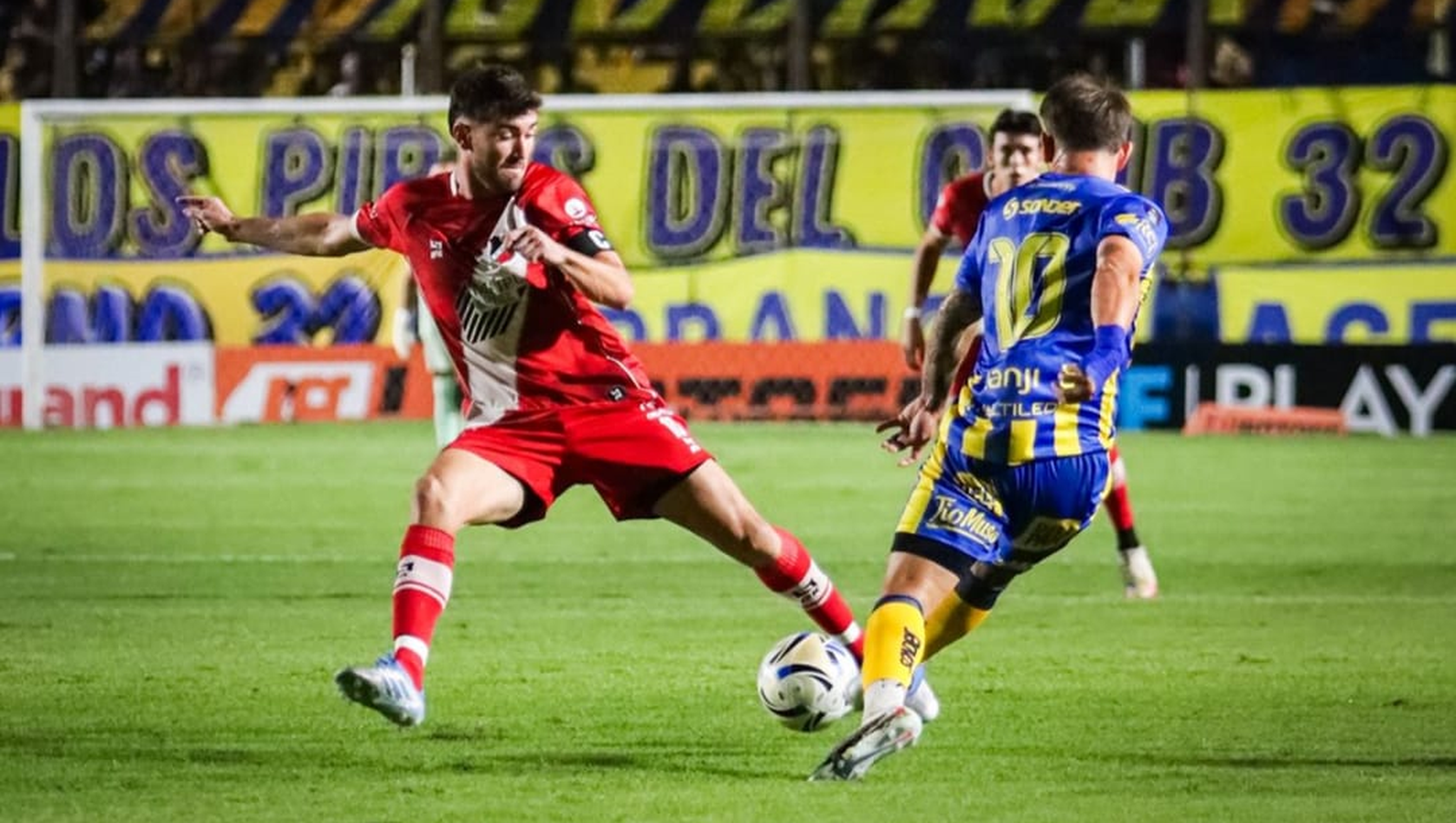 El Cruzado y el Bohemio no se sacan ventaja y empatan sin goles en Villa Crespo.