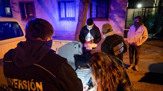 Las autoridades aseguran que desde que esta semana rigen nuevas restricciones, las fiestas ilegales han mermado. Foto: Ignacio Blanco  / Los Andes