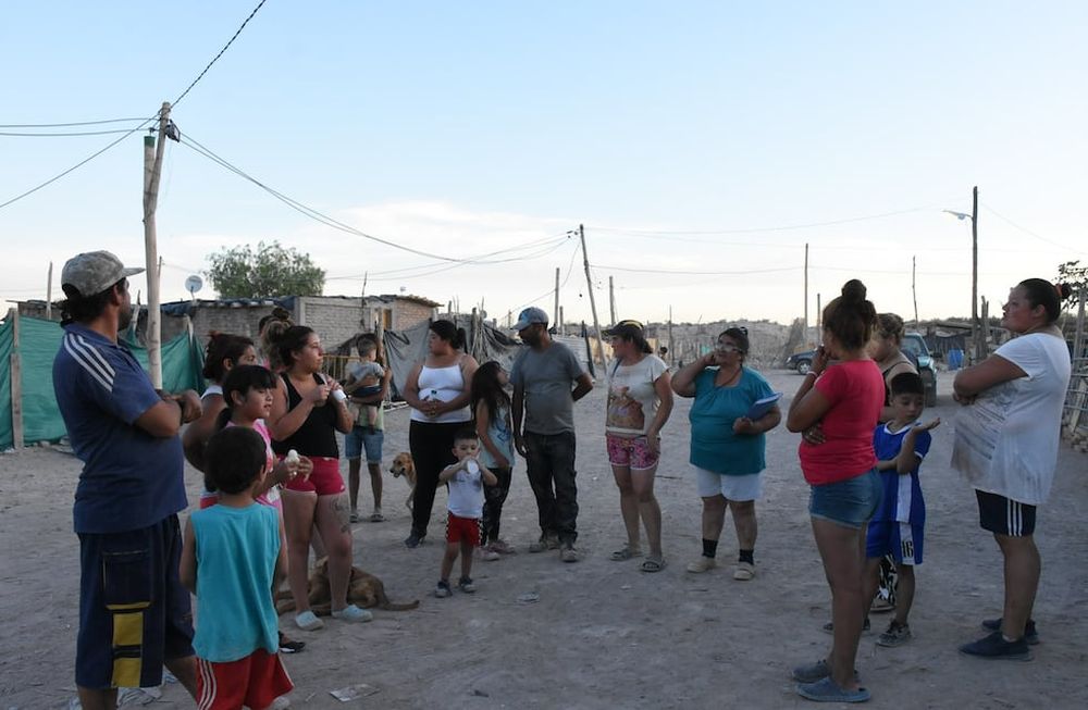 En noviembre pasado los vecinos, cansados de no tener servicio, reclamaron con un corte de calles. Siguen sin solución. | Foto: Mariana Villa / Los Andes