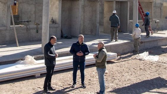 Stevanato supervisó la construcción de la primera escuela municipal